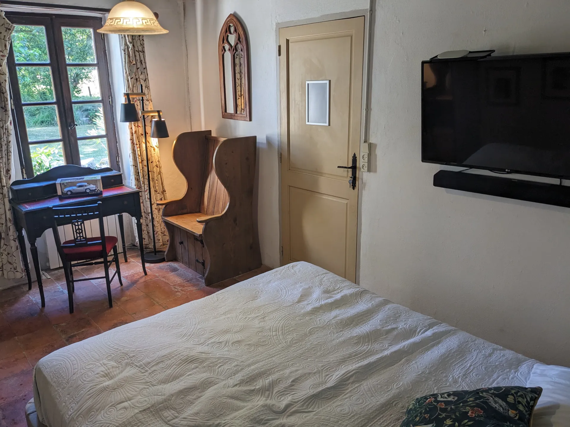 18th Century Farmhouse Suite